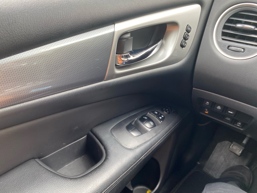 Photo 12 of this NISSAN PATHFINDER
