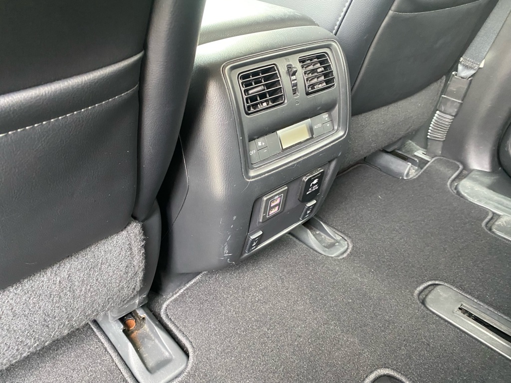Photo 16 of this NISSAN PATHFINDER