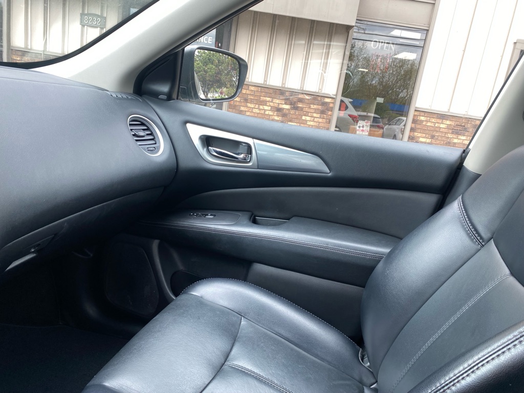 Photo 7 of this NISSAN PATHFINDER