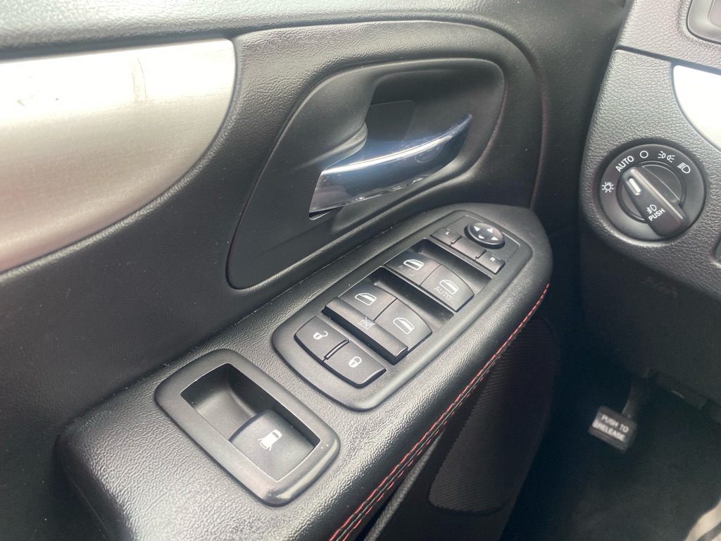 Photo 10 of this DODGE GRAND CARAVAN