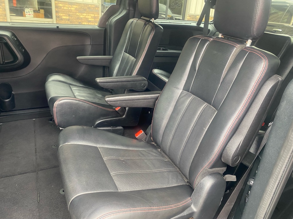 Photo 12 of this DODGE GRAND CARAVAN