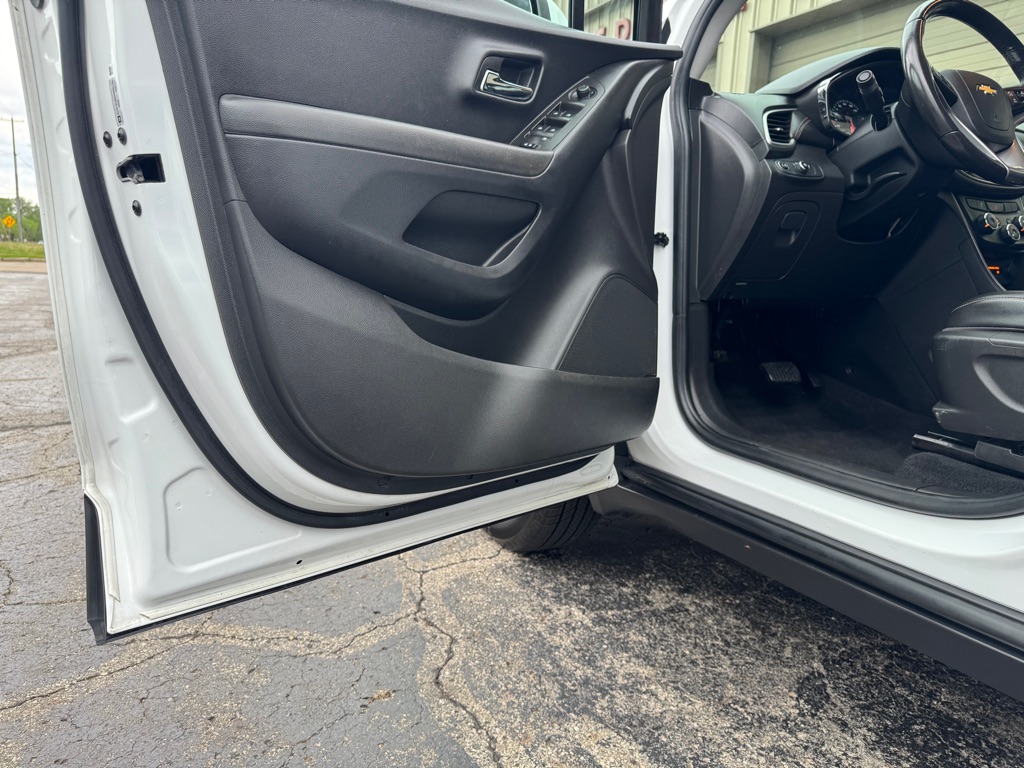 Photo 24 of this CHEVROLET TRAX