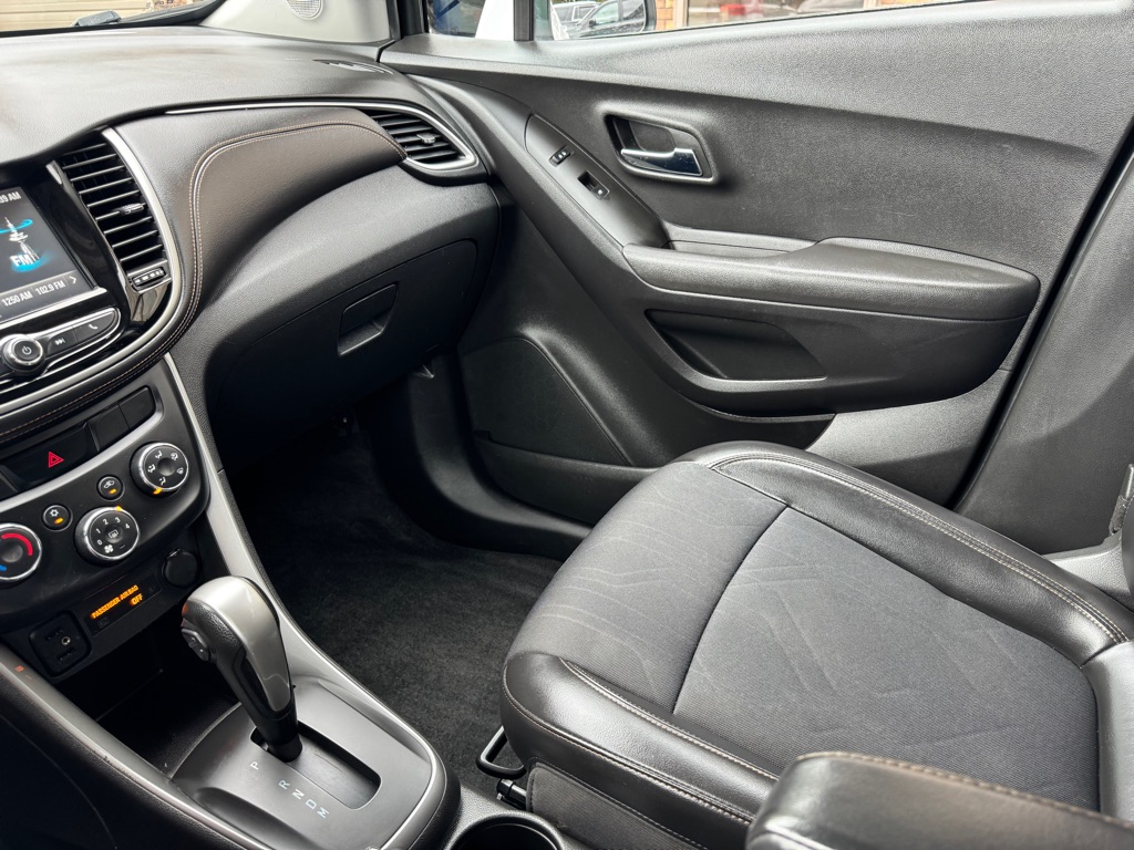 Photo 17 of this CHEVROLET TRAX