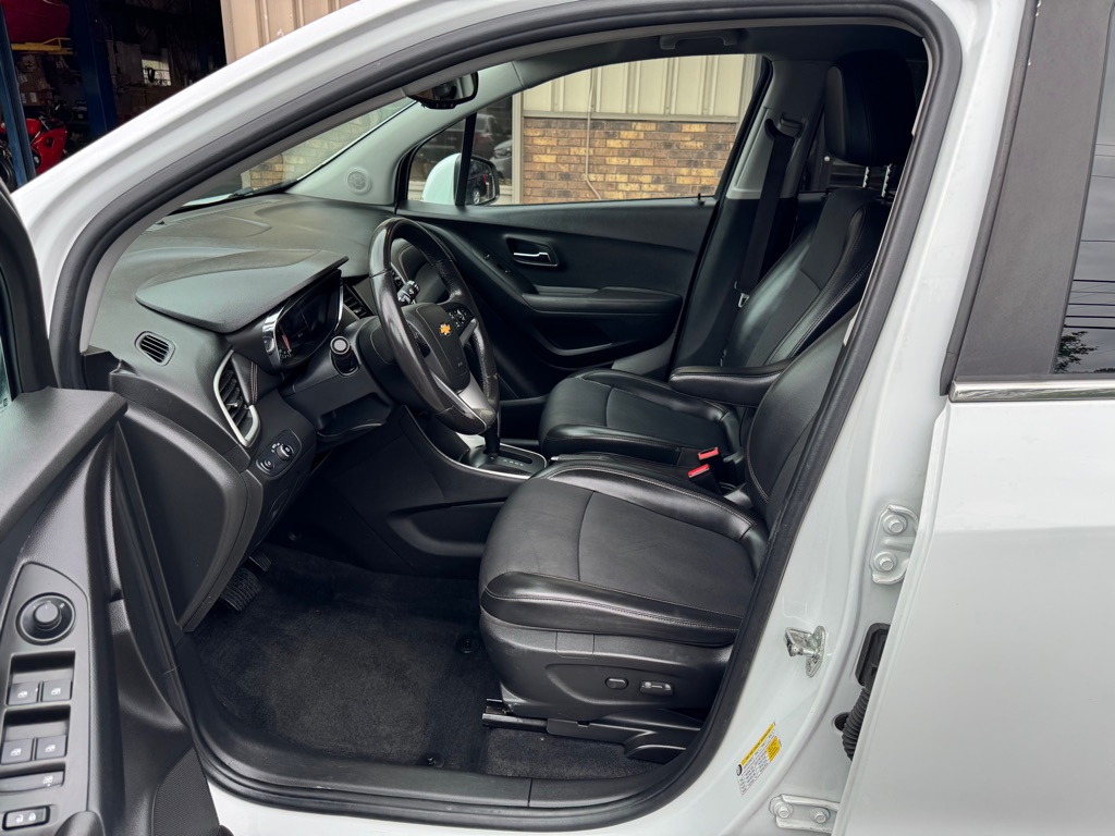 Photo 11 of this CHEVROLET TRAX