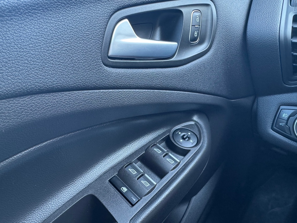 Photo 19 of this FORD ESCAPE