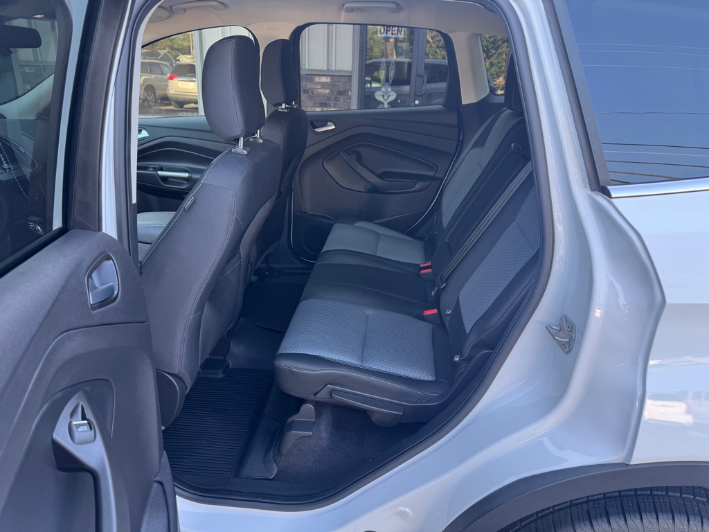 Photo 12 of this FORD ESCAPE