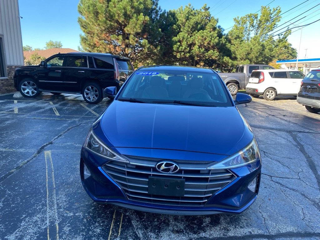Photo 2 of this HYUNDAI ELANTRA