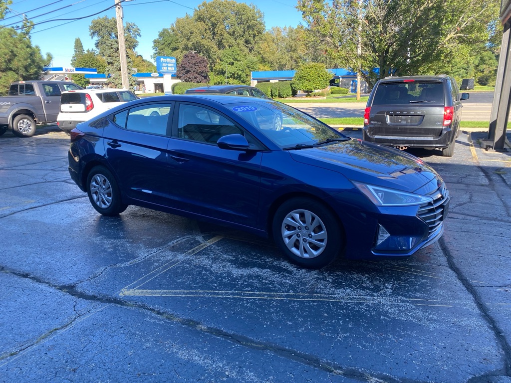 Photo 3 of this HYUNDAI ELANTRA