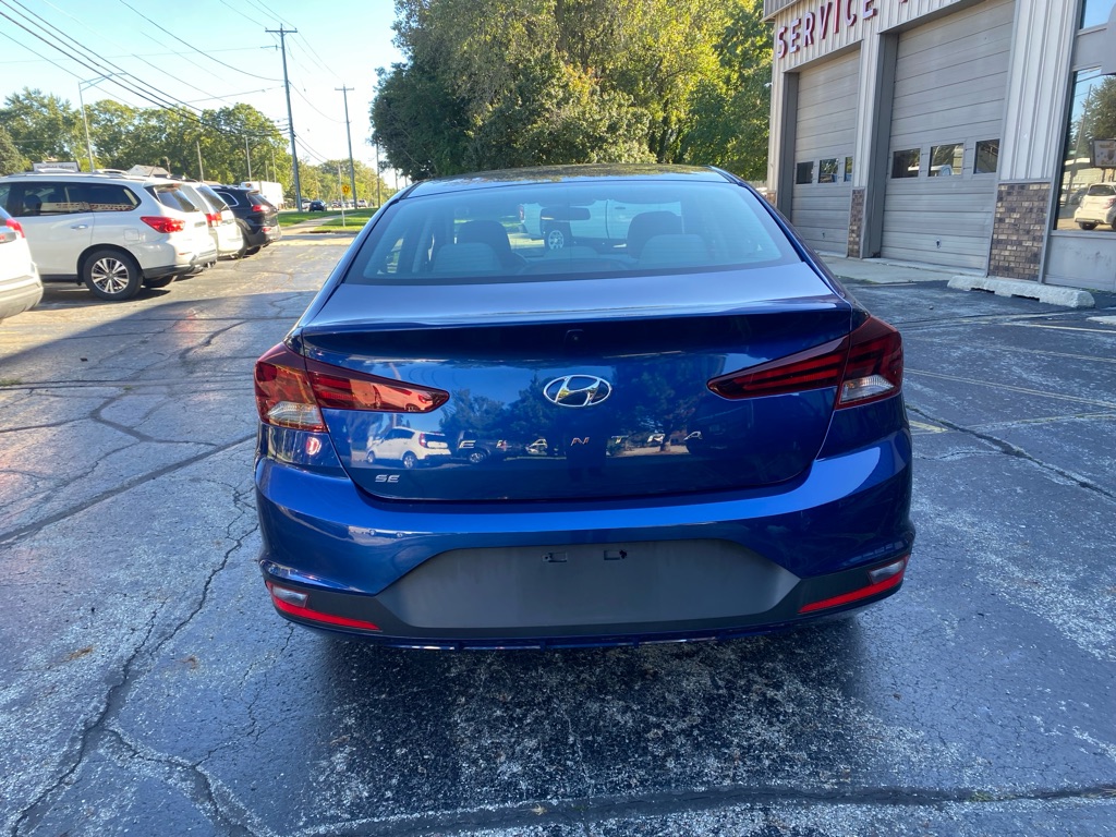Photo 4 of this HYUNDAI ELANTRA