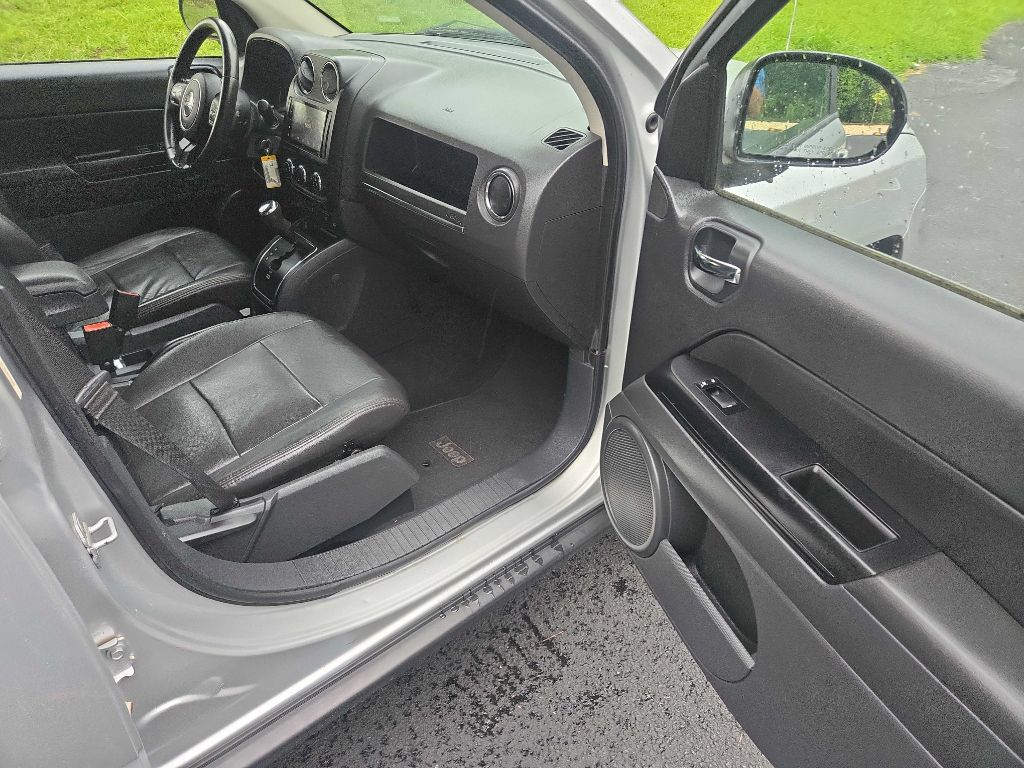 Photo 5 of this JEEP COMPASS