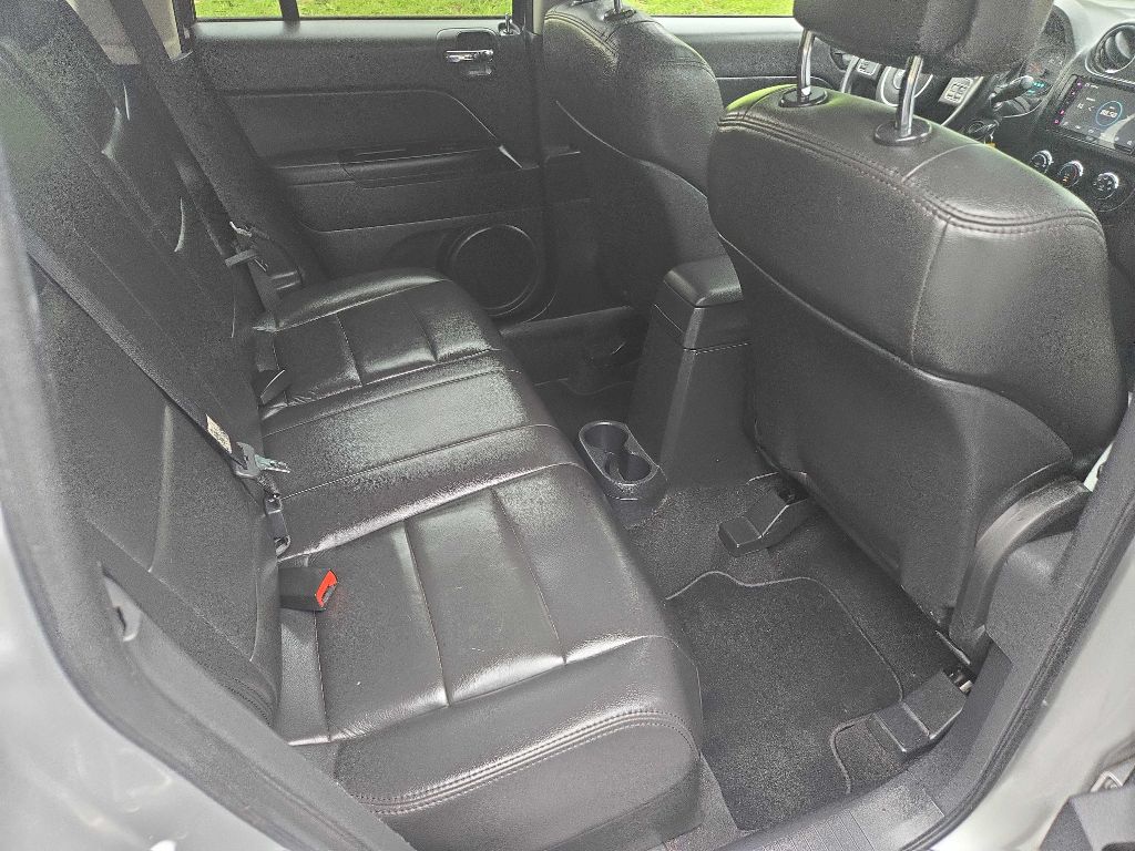 Photo 10 of this JEEP COMPASS