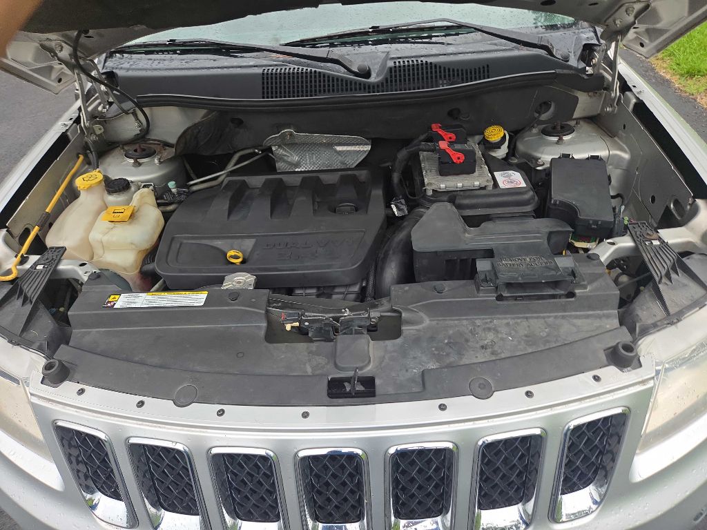 Photo 27 of this JEEP COMPASS
