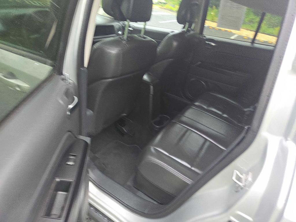 Photo 22 of this JEEP COMPASS