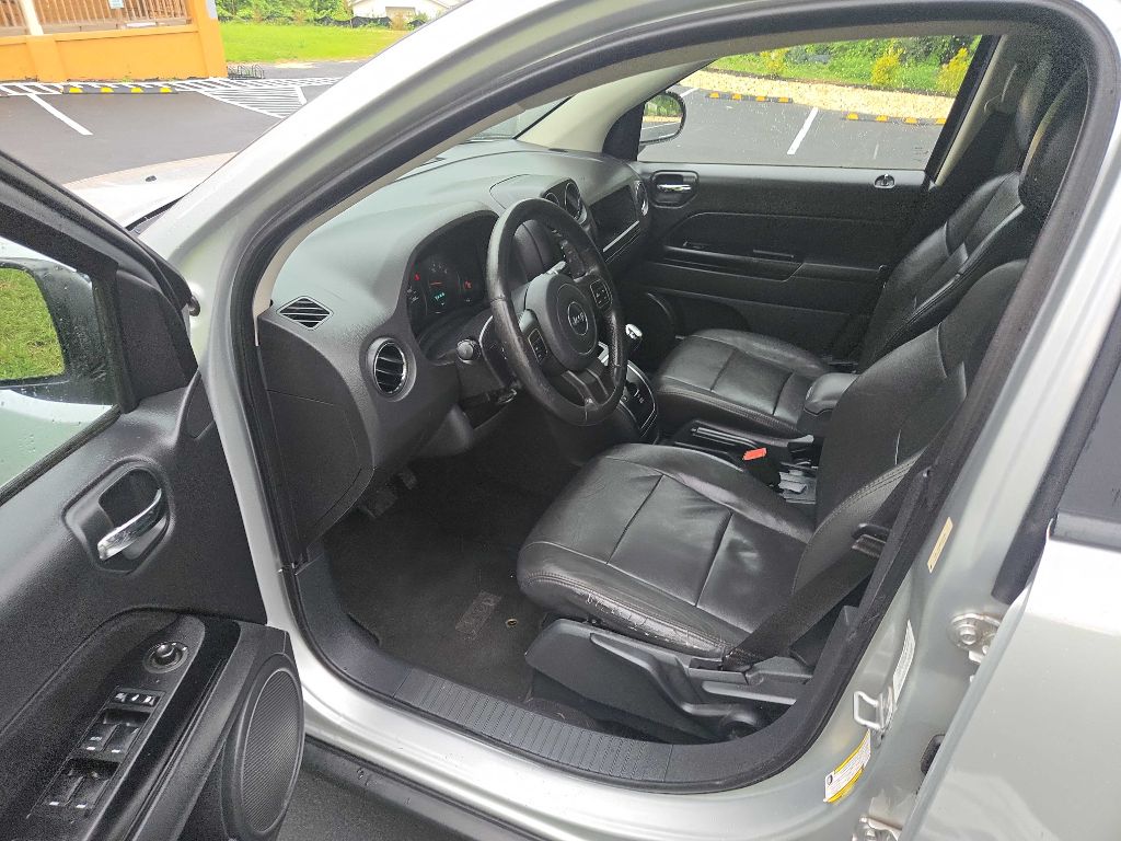 Photo 19 of this JEEP COMPASS