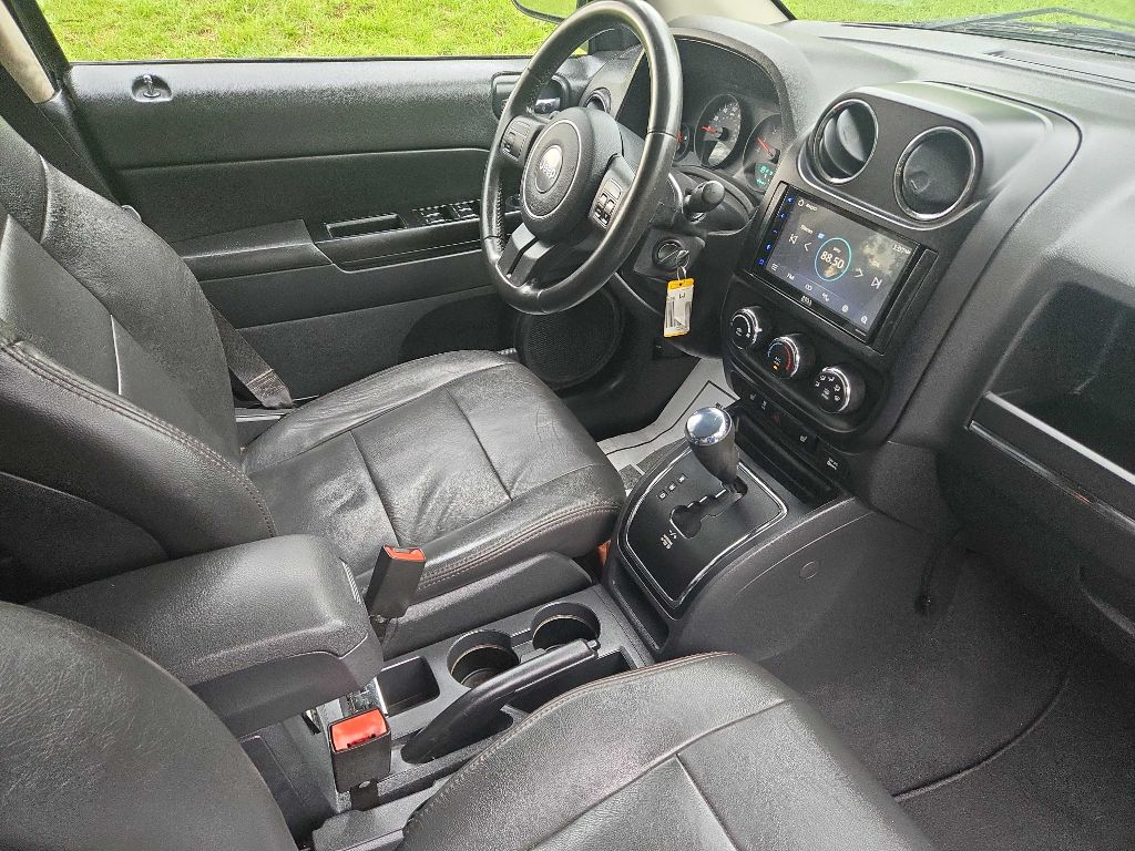 Photo 7 of this JEEP COMPASS