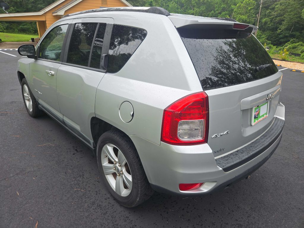 Photo 17 of this JEEP COMPASS