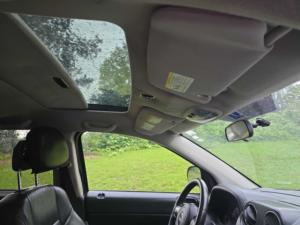 Photo 8 of this JEEP COMPASS