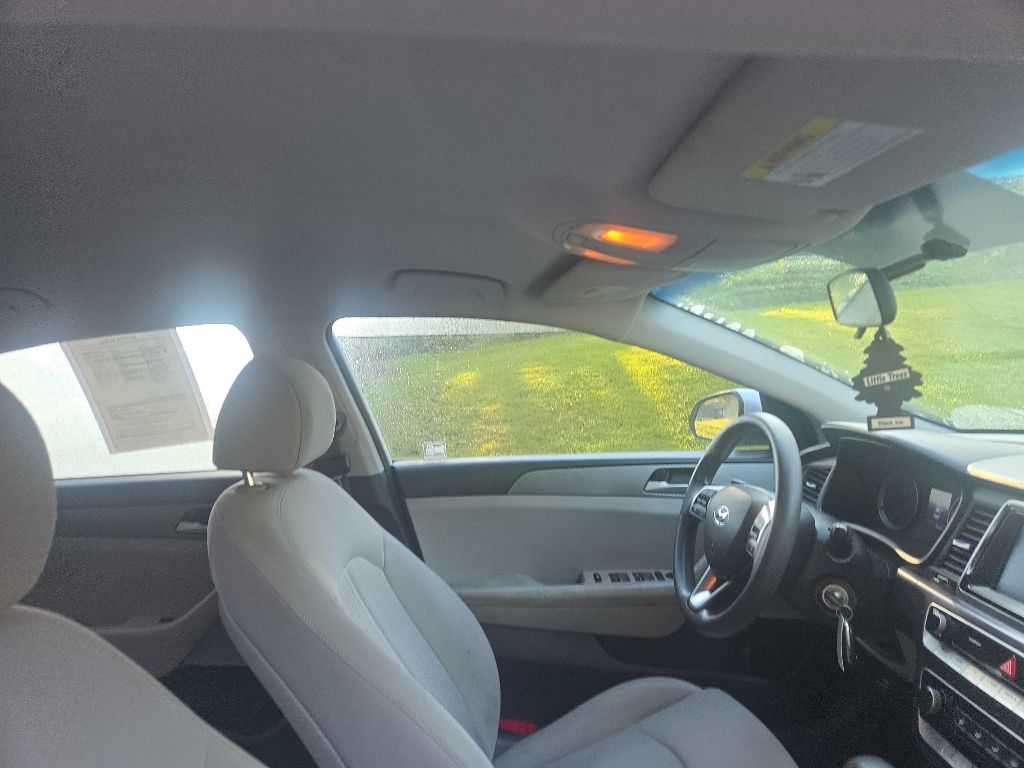 Photo 8 of this HYUNDAI SONATA