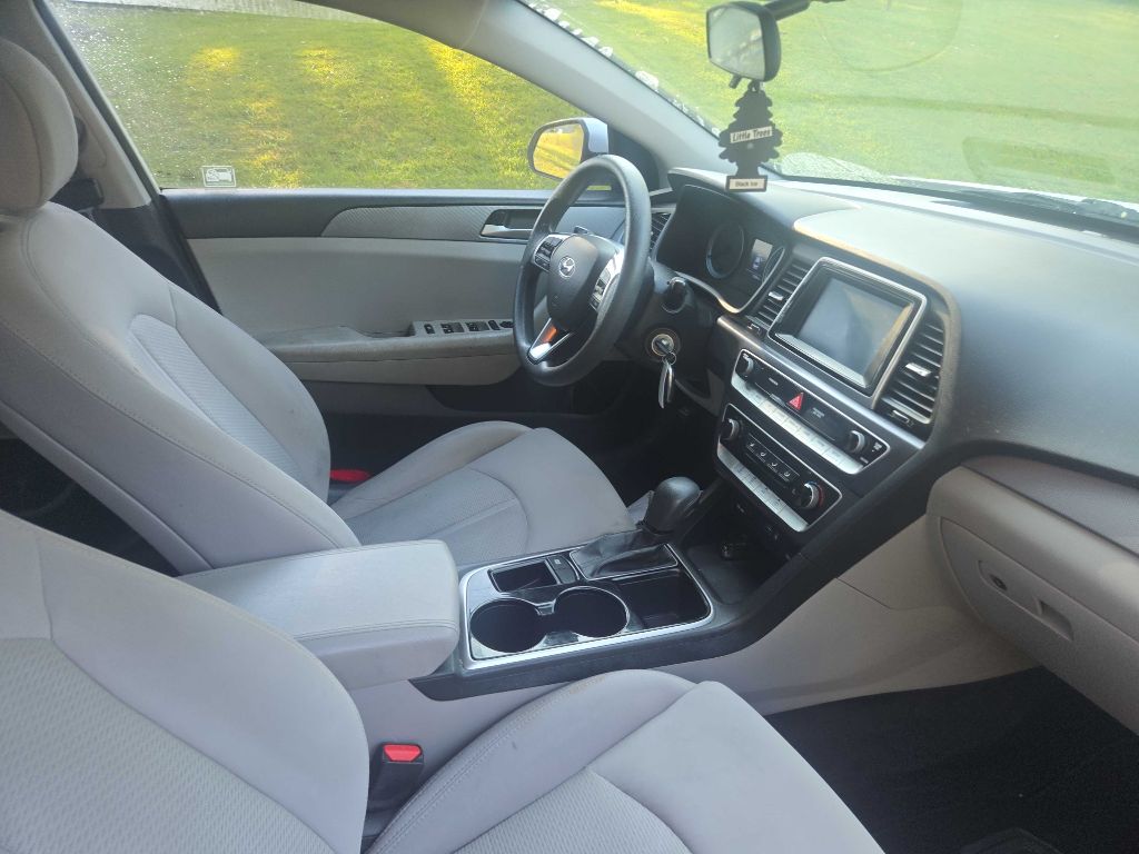 Photo 7 of this HYUNDAI SONATA