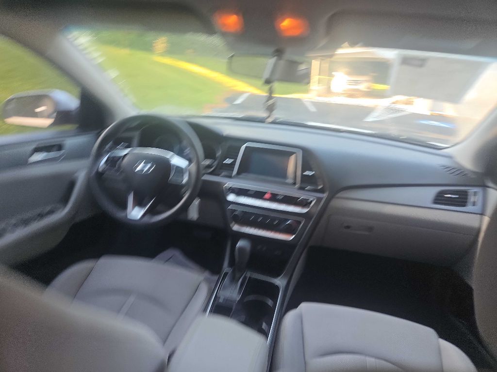 Photo 11 of this HYUNDAI SONATA