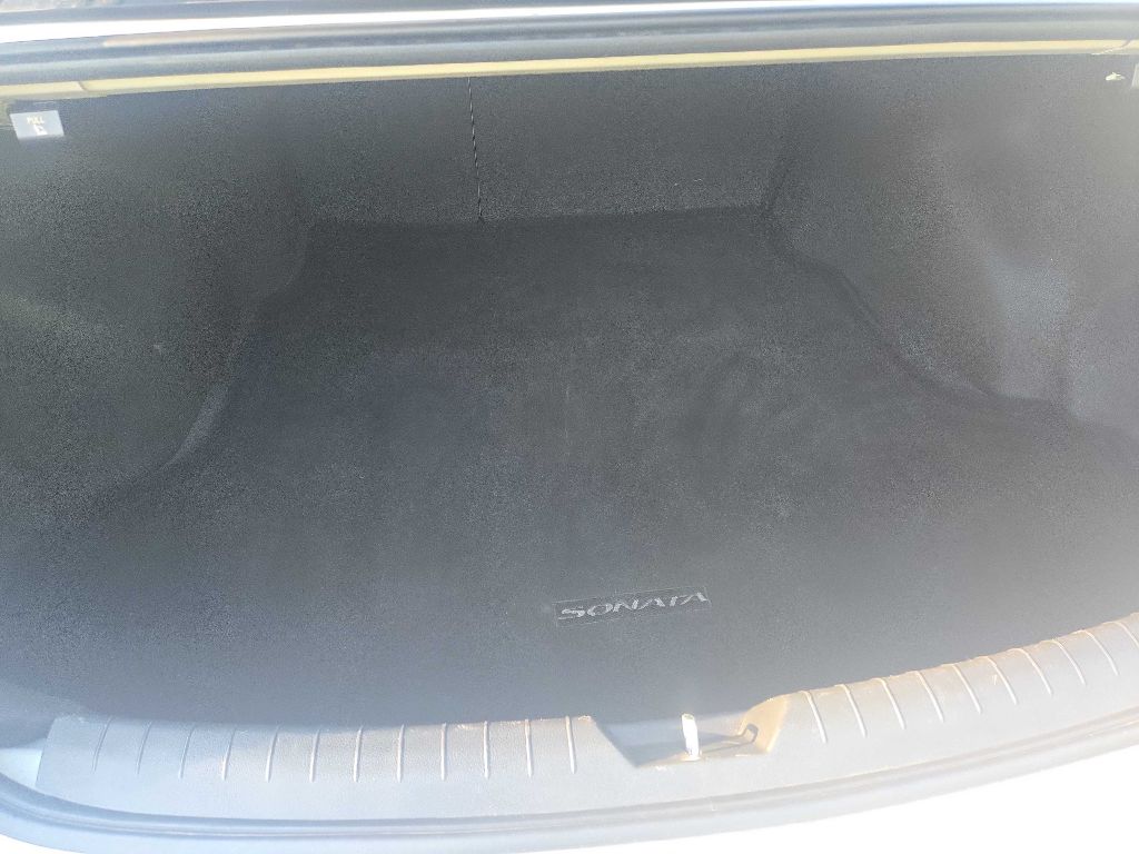 Photo 21 of this HYUNDAI SONATA