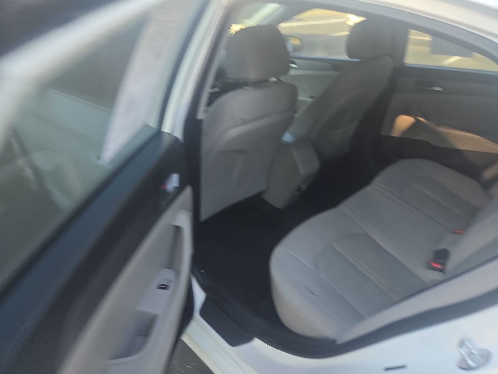 Photo 17 of this HYUNDAI SONATA