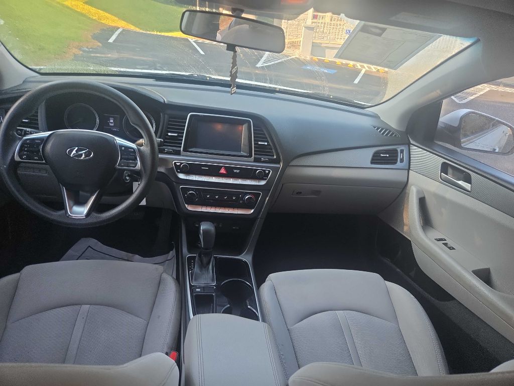 Photo 24 of this HYUNDAI SONATA