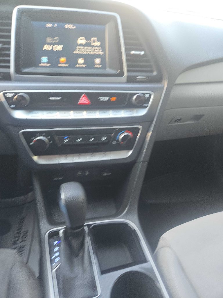 Photo 27 of this HYUNDAI SONATA