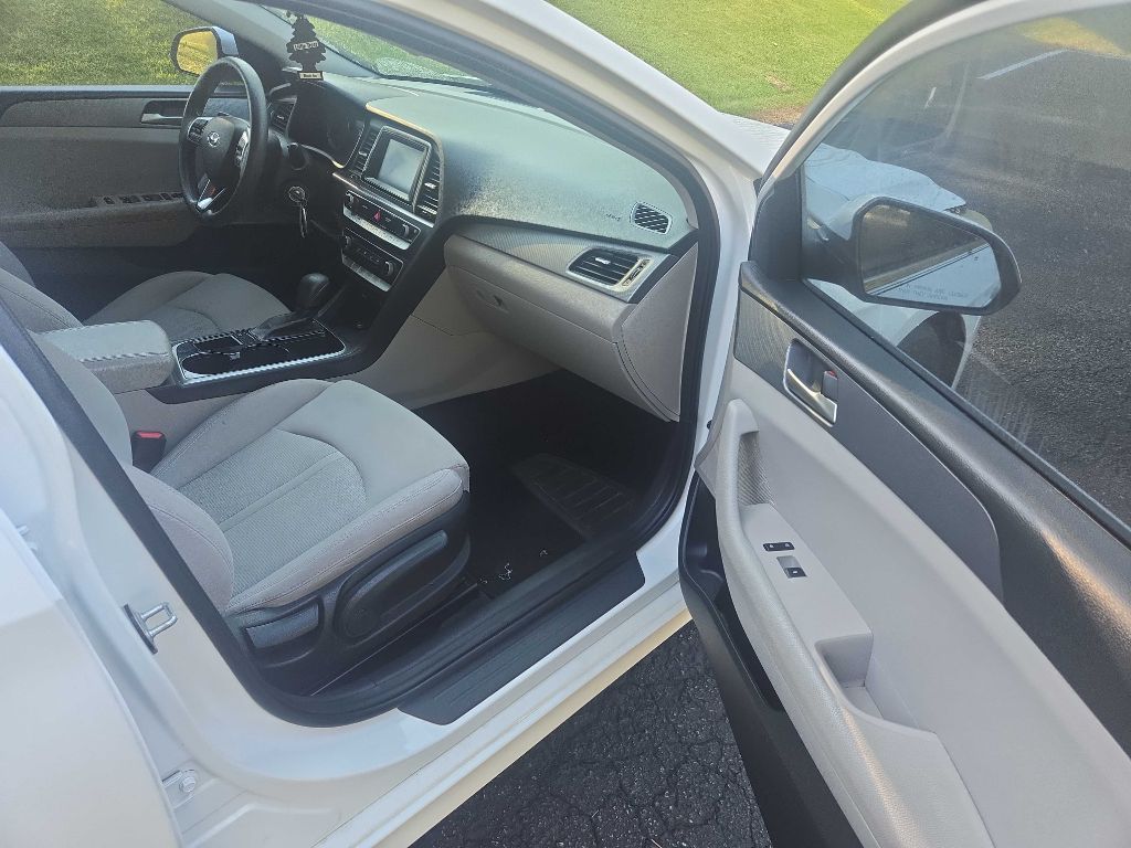 Photo 5 of this HYUNDAI SONATA