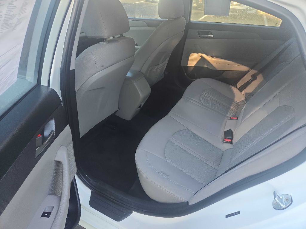 Photo 23 of this HYUNDAI SONATA