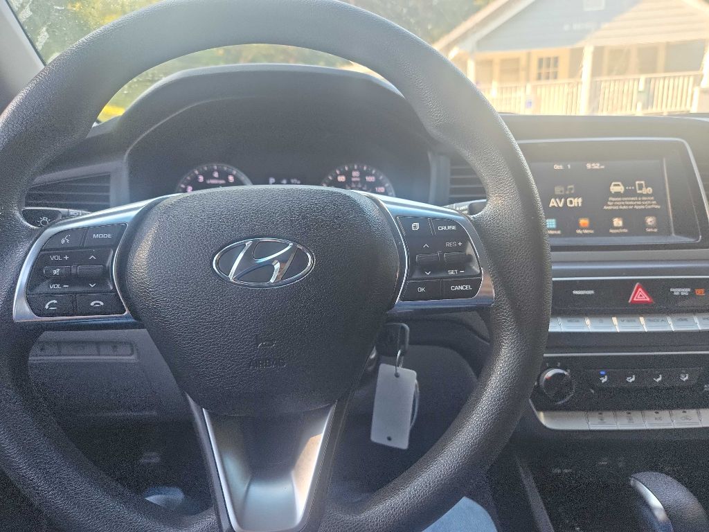 Photo 26 of this HYUNDAI SONATA