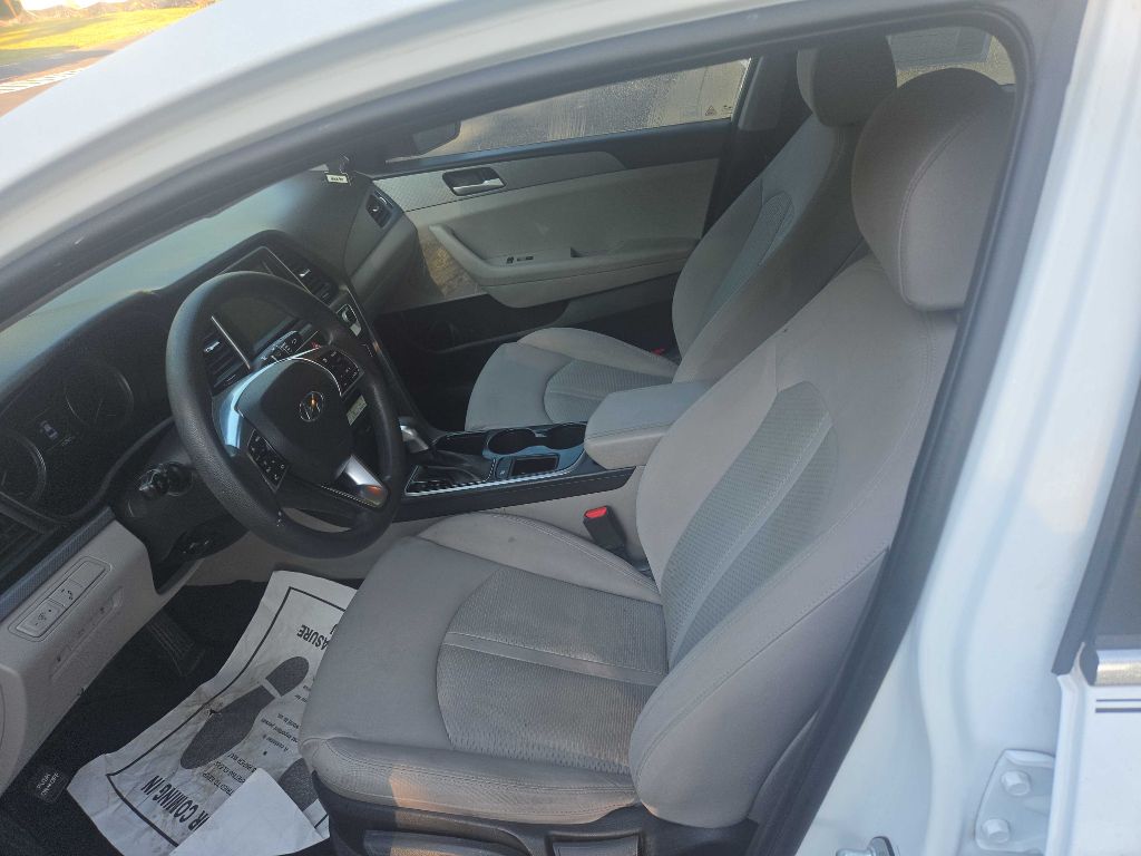 Photo 19 of this HYUNDAI SONATA