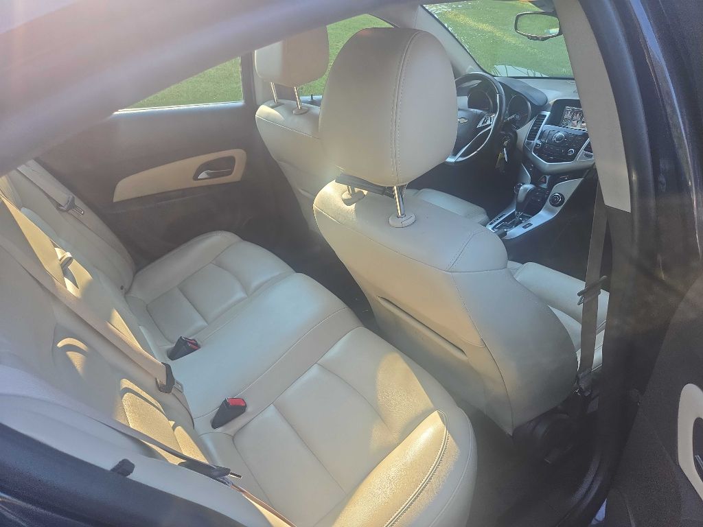 Photo 43 of this CHEVROLET CRUZE