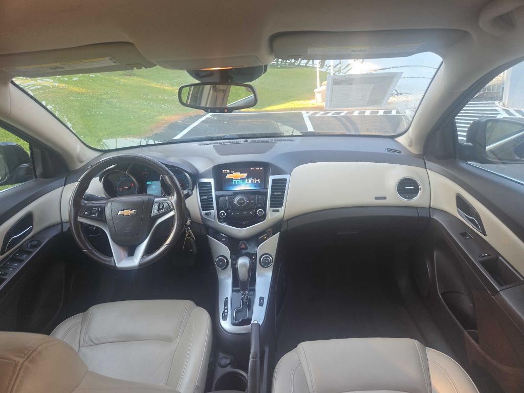 Photo 24 of this CHEVROLET CRUZE