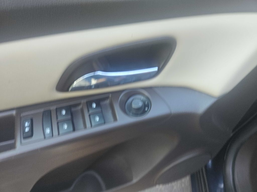 Photo 34 of this CHEVROLET CRUZE