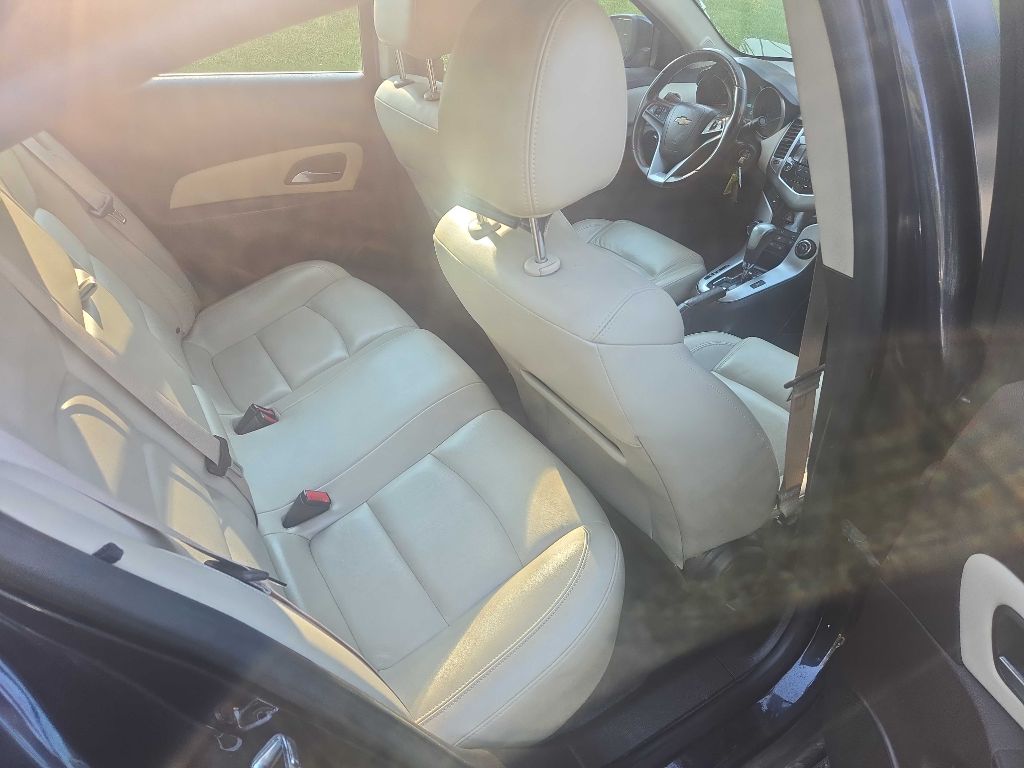 Photo 25 of this CHEVROLET CRUZE