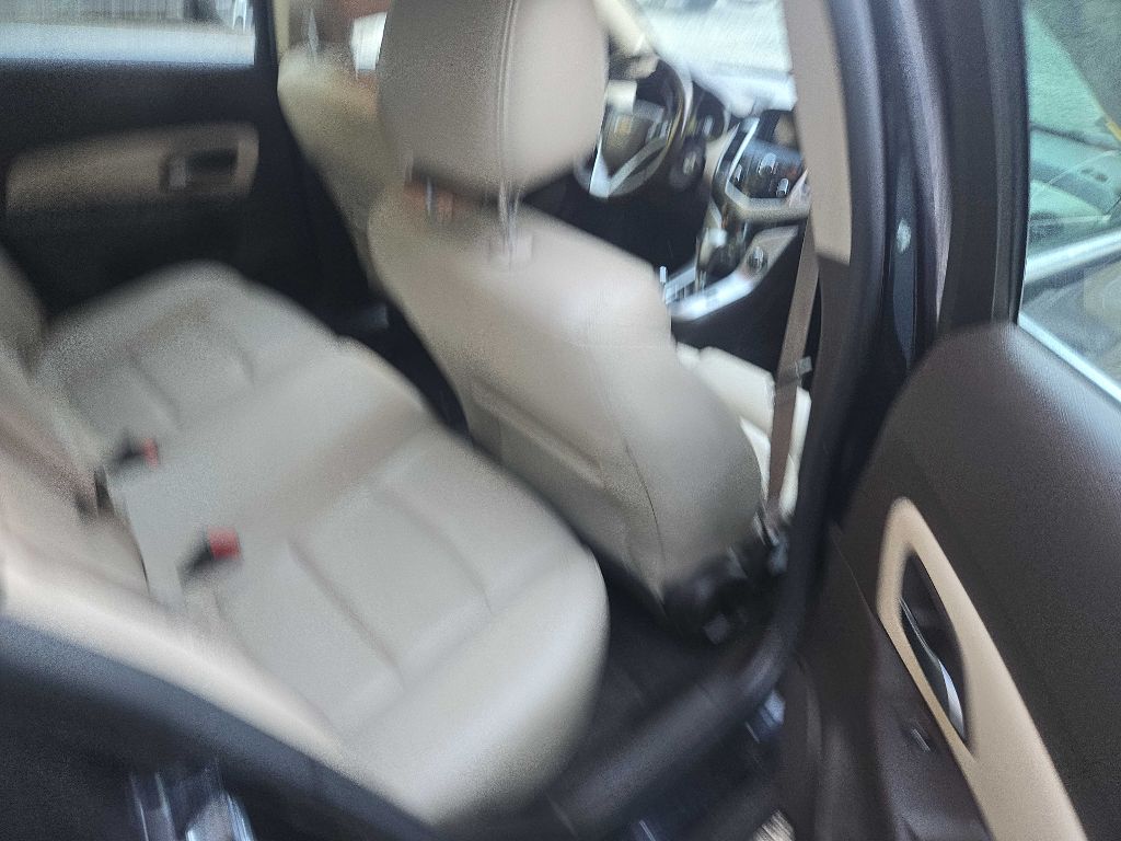 Photo 10 of this CHEVROLET CRUZE