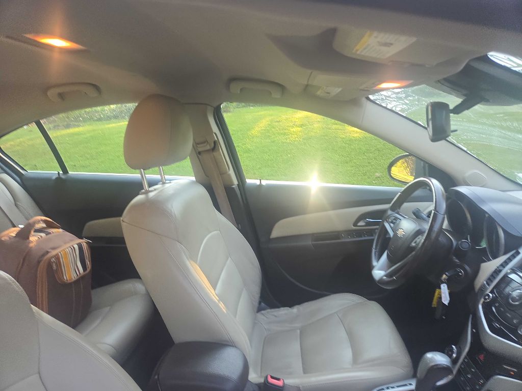 Photo 21 of this CHEVROLET CRUZE