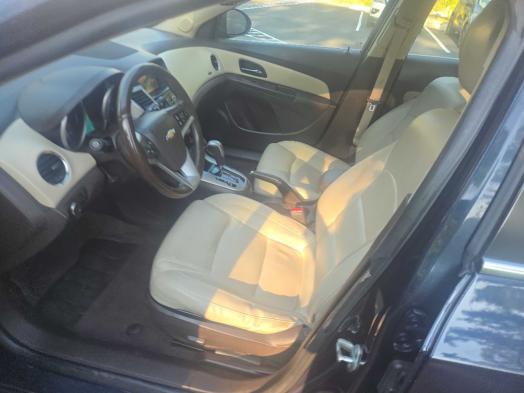 Photo 32 of this CHEVROLET CRUZE