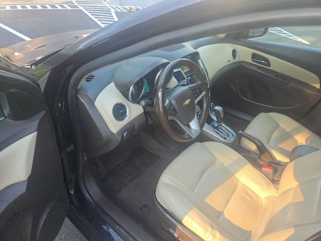 Photo 33 of this CHEVROLET CRUZE