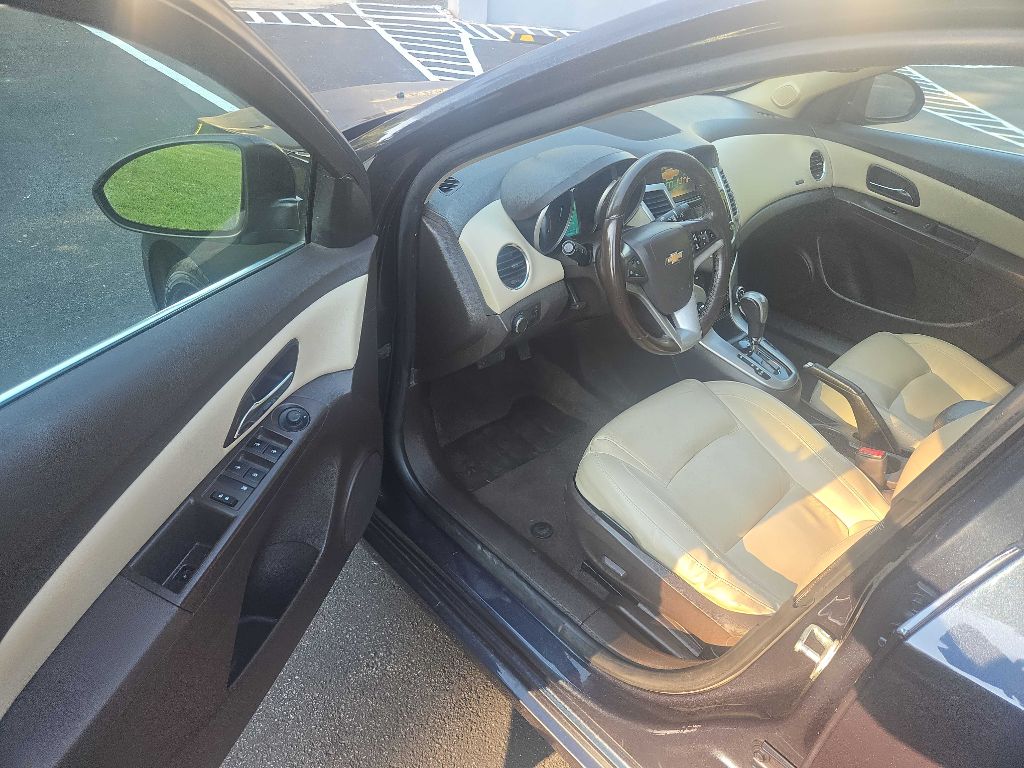 Photo 31 of this CHEVROLET CRUZE