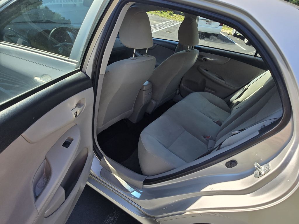 Photo 23 of this TOYOTA COROLLA