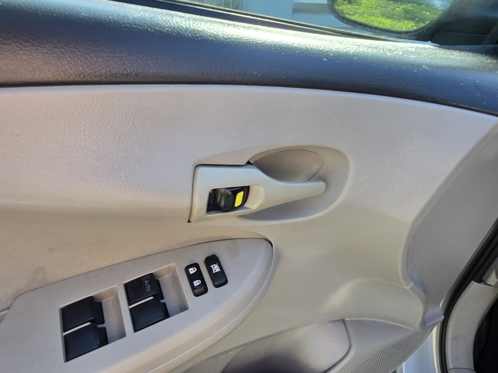 Photo 32 of this TOYOTA COROLLA