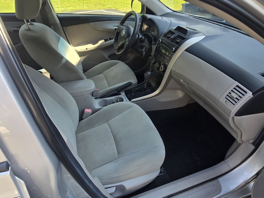 Photo 9 of this TOYOTA COROLLA