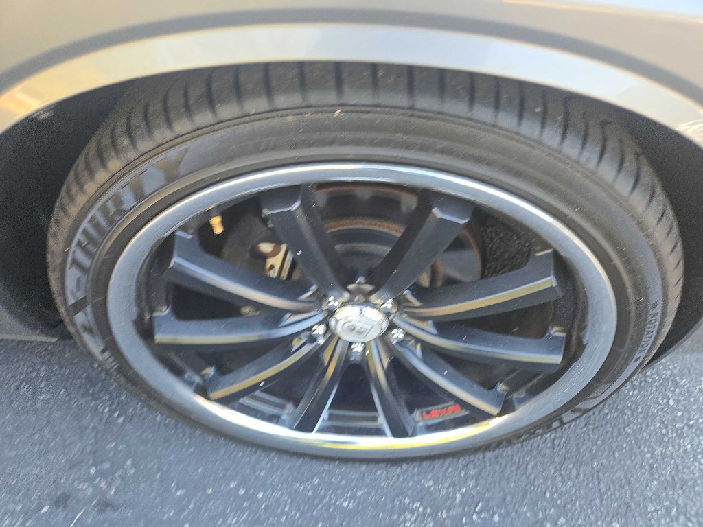 Photo 4 of this DODGE CHALLENGER