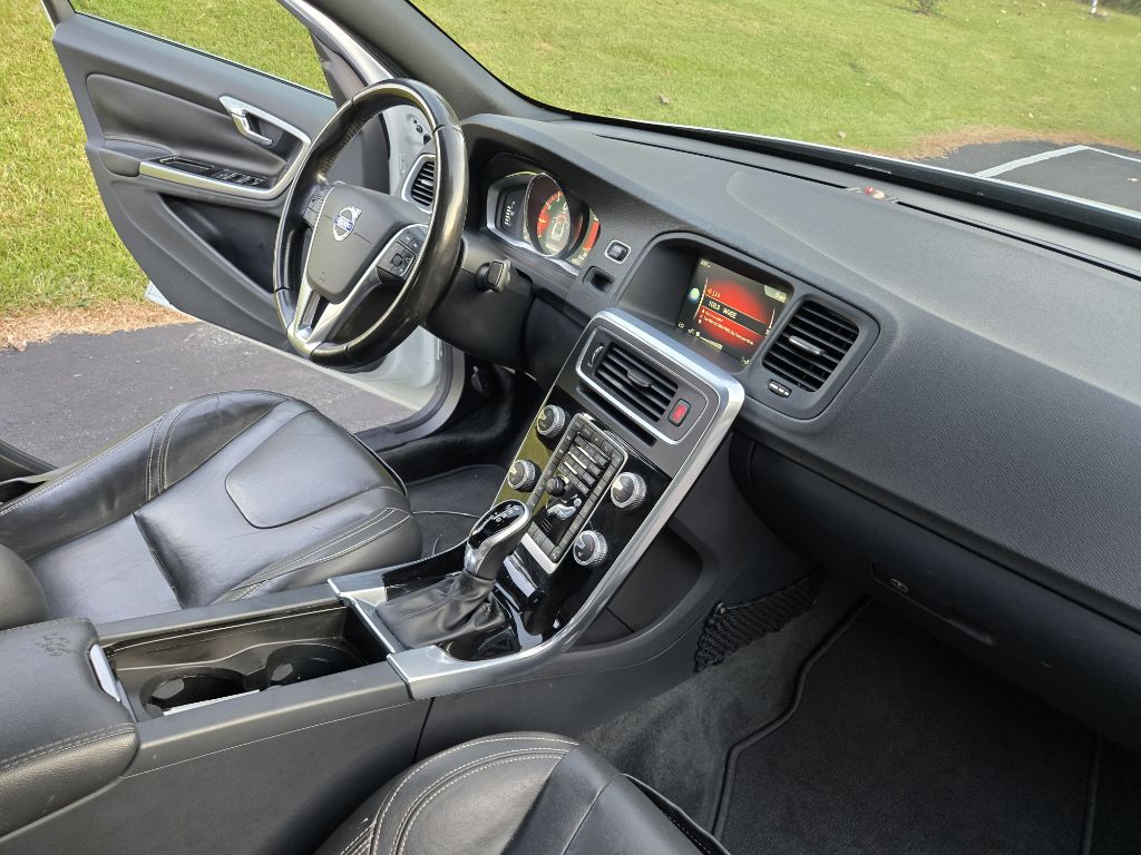 Photo 33 of this VOLVO S60