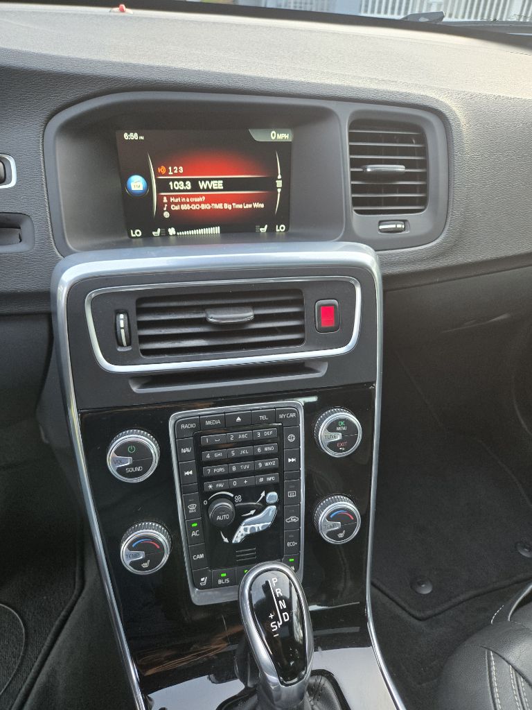 Photo 19 of this VOLVO S60