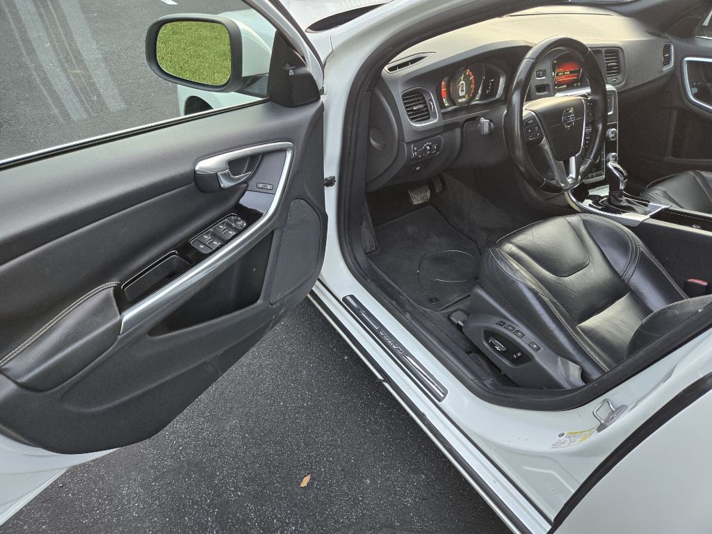 Photo 14 of this VOLVO S60