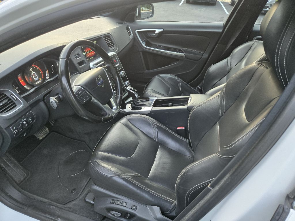 Photo 15 of this VOLVO S60