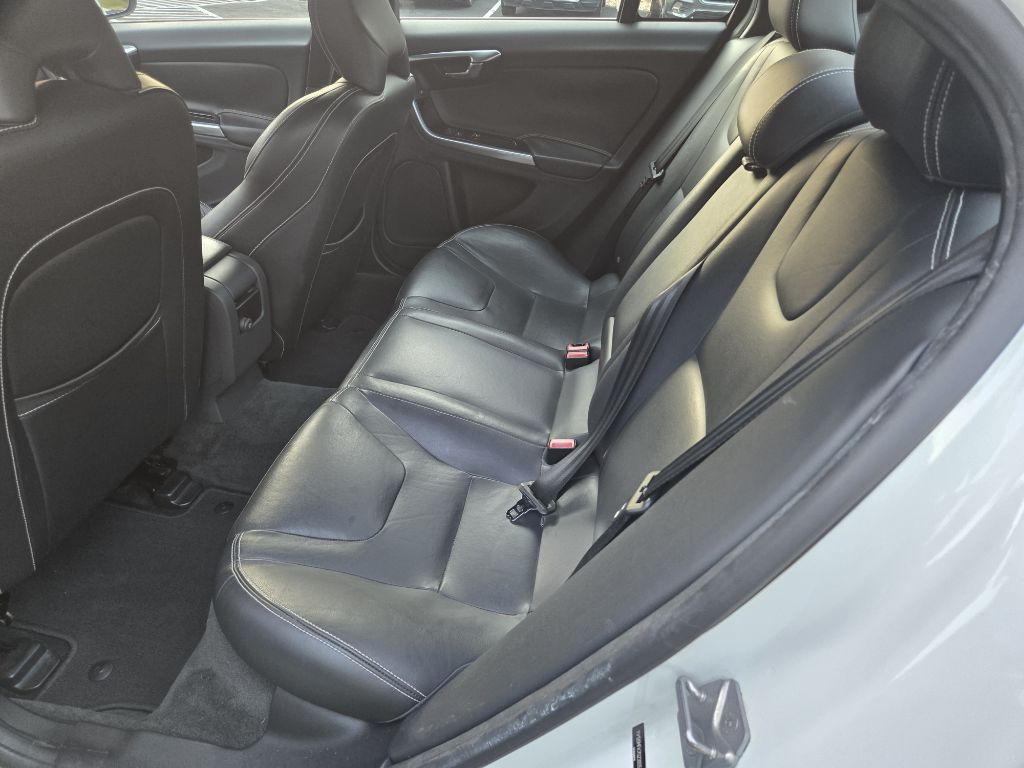 Photo 24 of this VOLVO S60